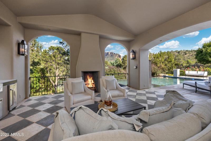 130 Hidden Meadow Outdoor Kitchen/Patio