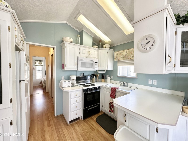 POPULAR U-SHAPED KITCHEN