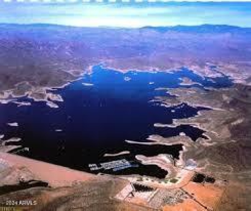 Lake Pleasant 9 miles away