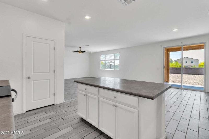 20230502153204210676000000-13