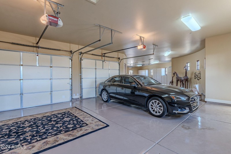 Oversized 4+ Car Garage