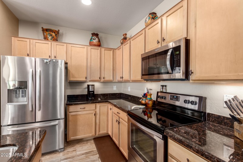 kitchen s/s appliances