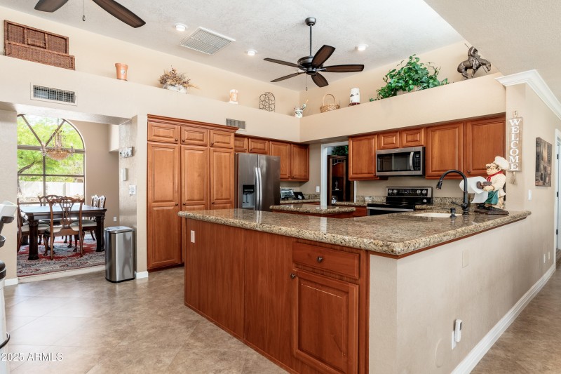 Kitchen 14' L x 19.5' W