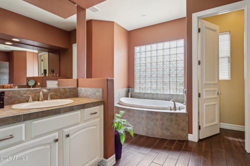 23-web-or-mls-6428-w-eugie-ave