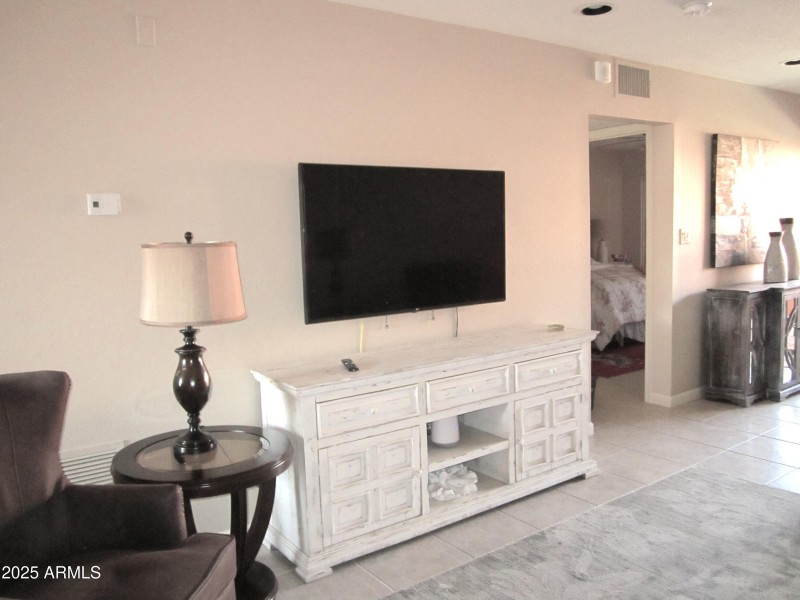 3 325 VIEW FROM LIVING AREA INTO BEDROOM