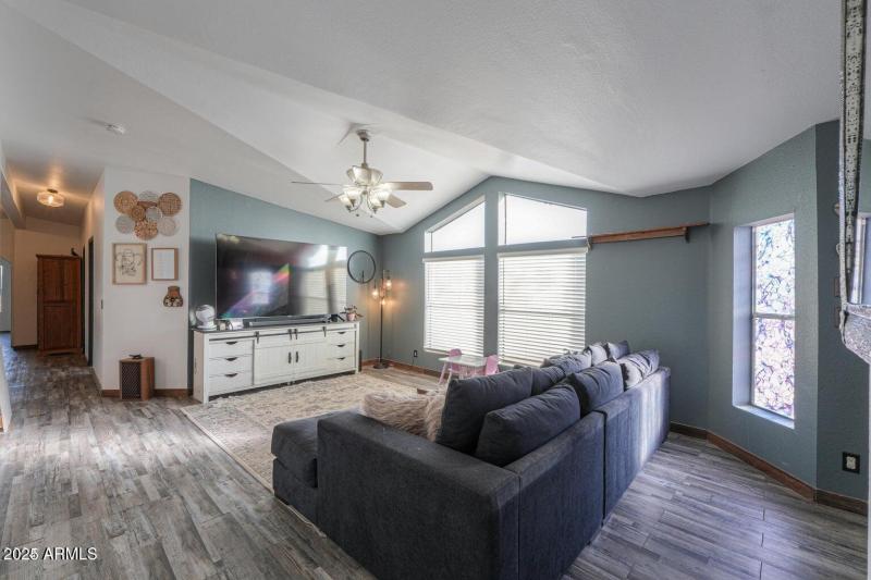 20241203054436710951000000-o