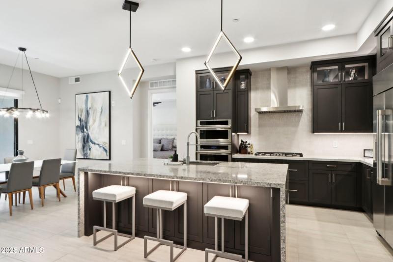 Kitchen with Breakfast Bar
