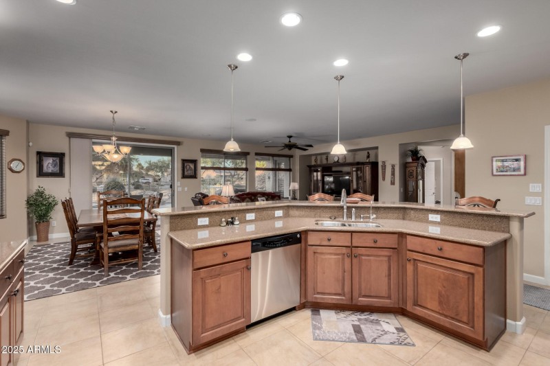Sit up bar in Kitchen