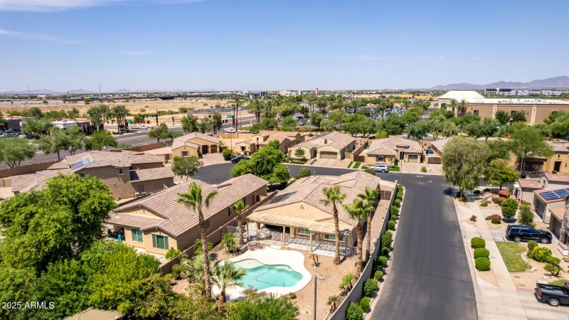 Corner Lot in a culdesac