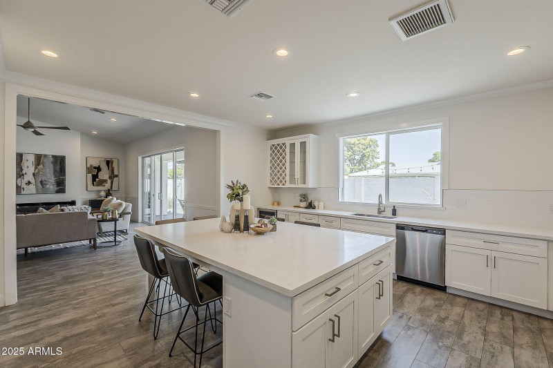 33-web-or-mls-Clarendon-25