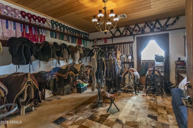 RS_ShowbarnTackRm_0412