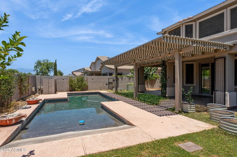 54-web-or-mls-20226-n-madison-dr