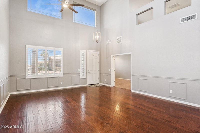 7-web-or-mls-20226-n-madison-dr