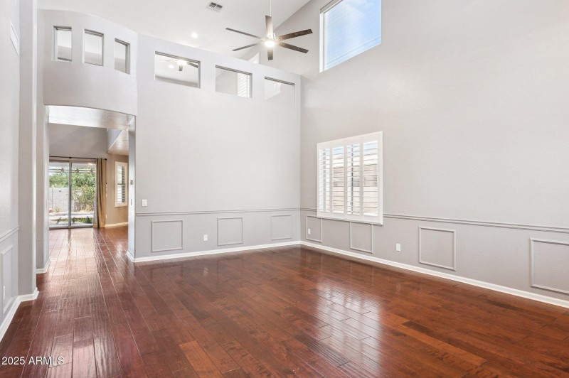 5-web-or-mls-20226-n-madison-dr