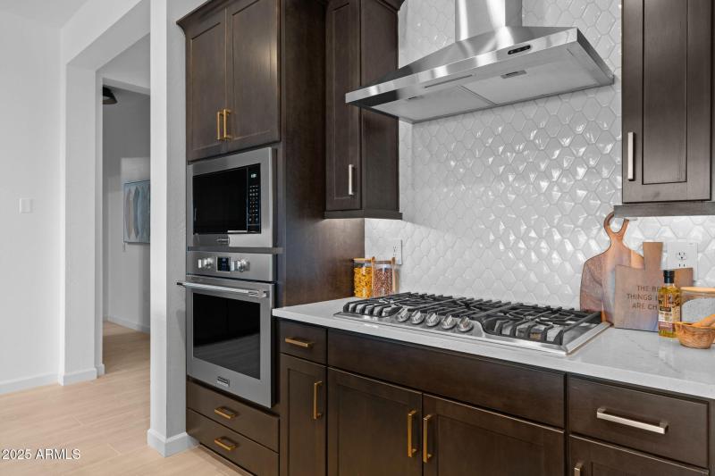 17-web-or-mls-21315-n-59th-ter