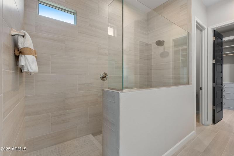 32-web-or-mls-21315-n-59th-ter