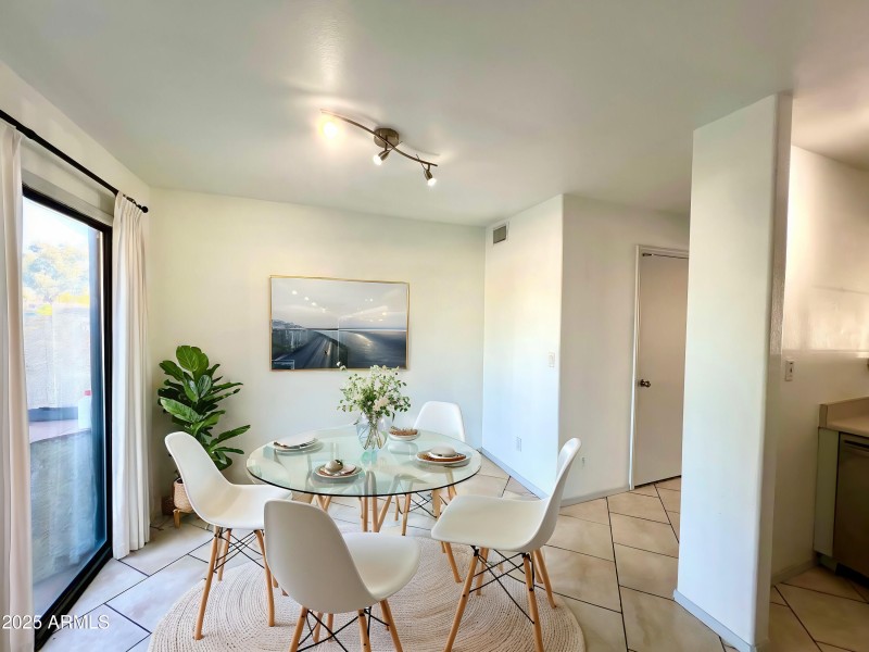 VIRTUALLY STAGED EAT IN KITCHEN