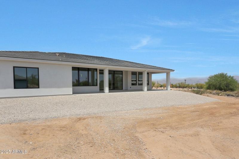 Spacious Covered Patio