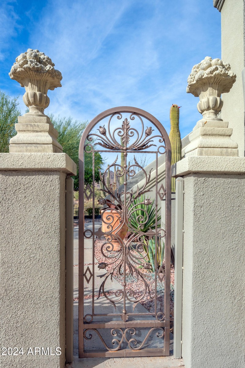 gate_detail
