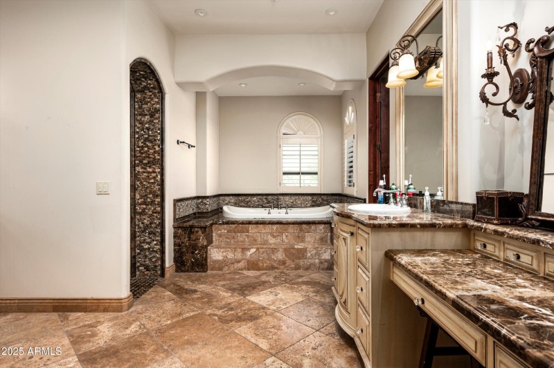 033_Primary Bathroom