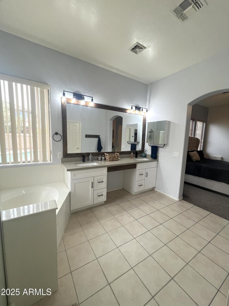 Master Bath Jourdyn Wigg