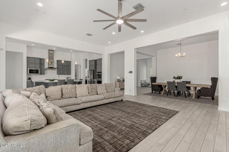 12 - White Feather 3816