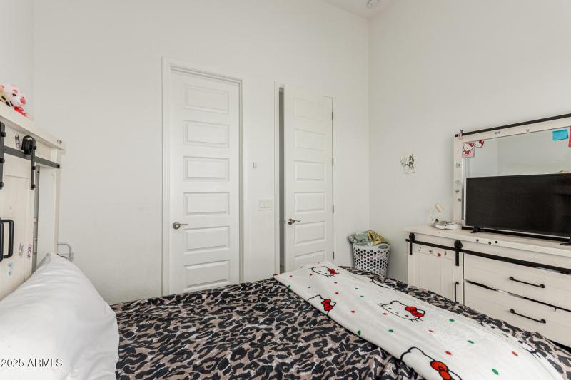 31 - White Feather 3816