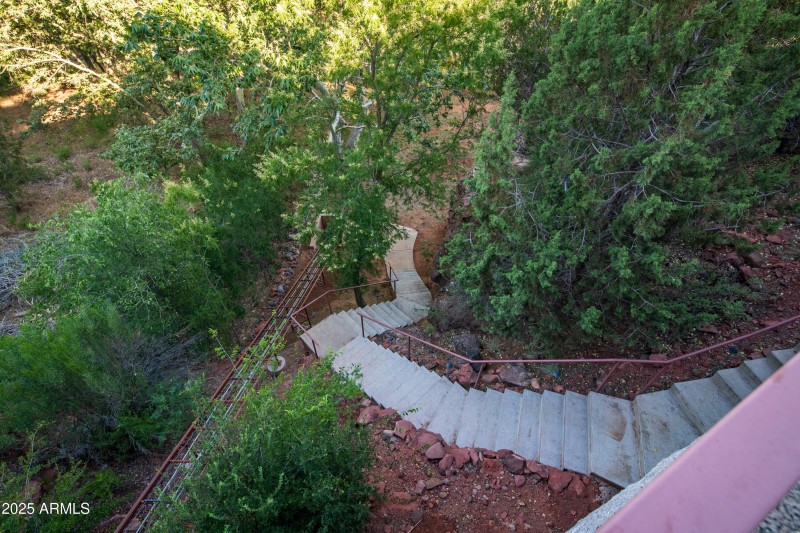 JL_80EWingDr-exteriors-14