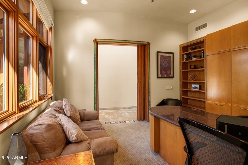 JL_80EWingDr-interiors-Bedrooms-03