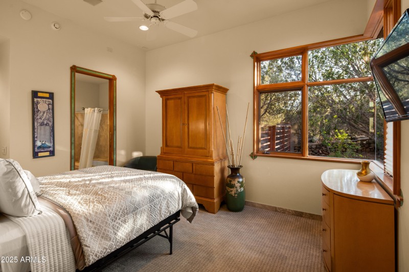 JL_80EWingDr-interiors-Bedrooms-04