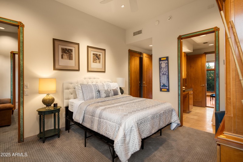 JL_80EWingDr-interiors-Bedrooms-05