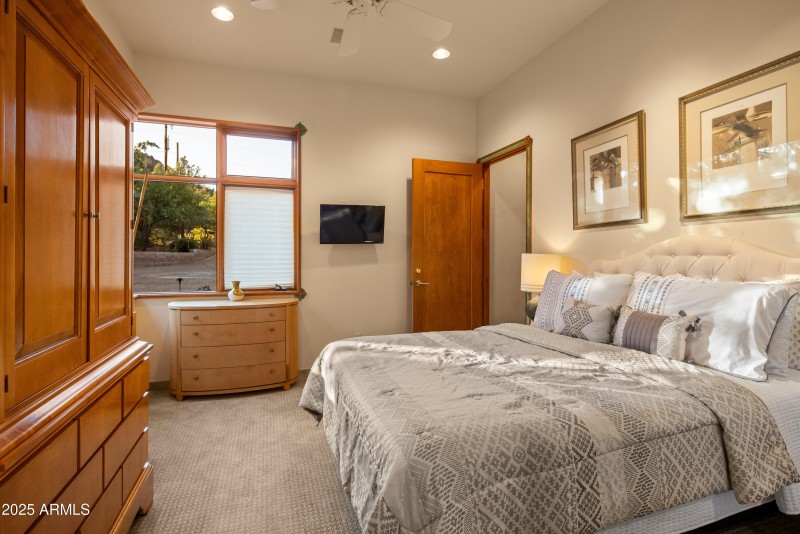 JL_80EWingDr-interiors-Bedrooms-06