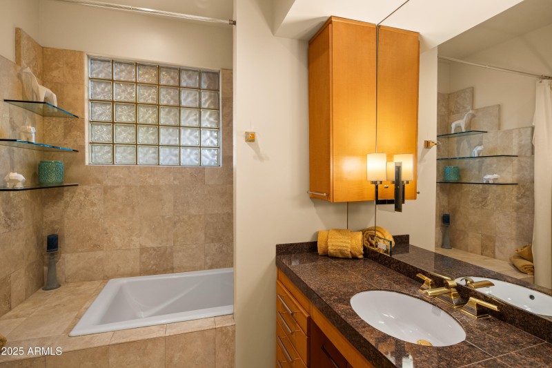 JL_80EWingDr-interiors-Bedrooms-15