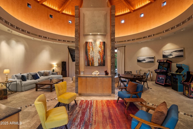 JL_80EWingDr-interiors-CommonAreas-02