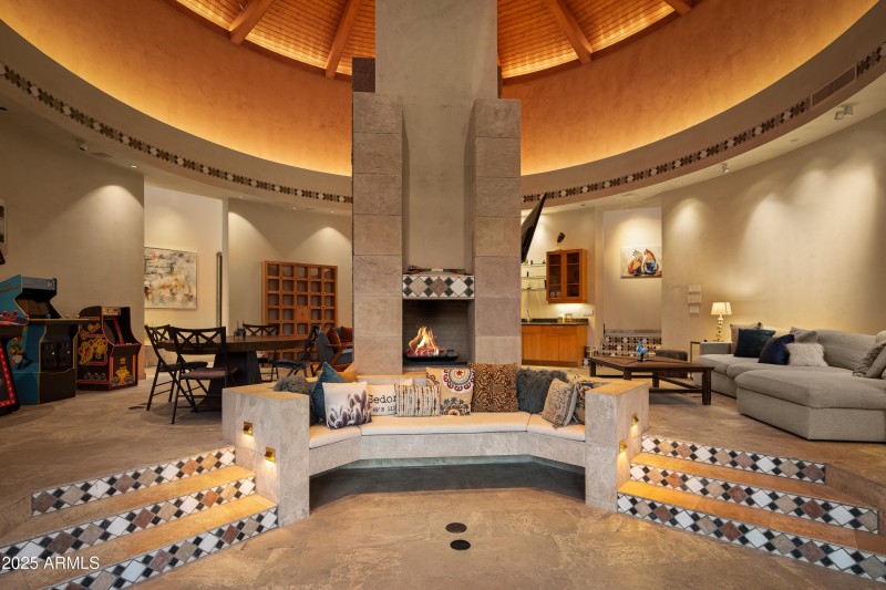 JL_80EWingDr-interiors-CommonAreas-05