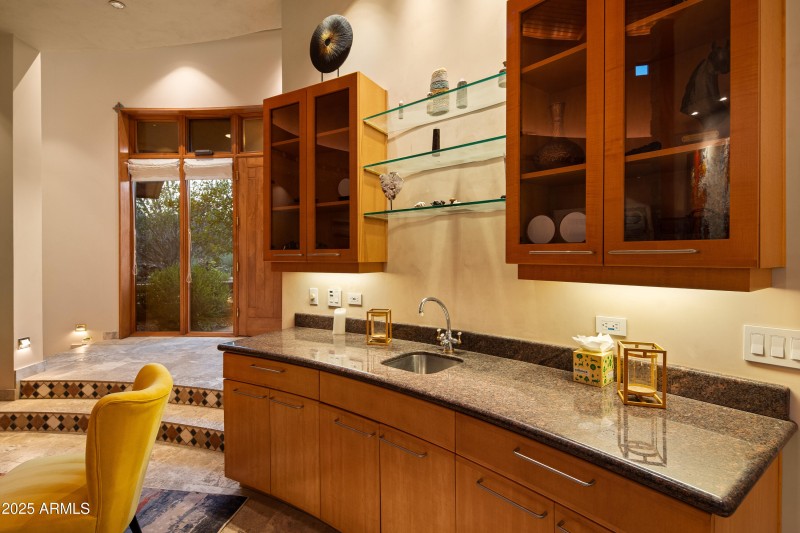 JL_80EWingDr-interiors-CommonAreas-09