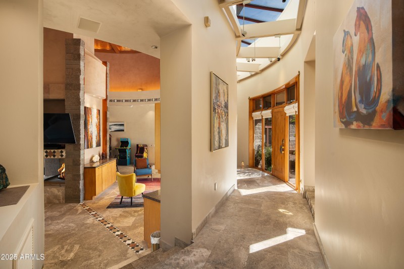 JL_80EWingDr-interiors-CommonAreas-10