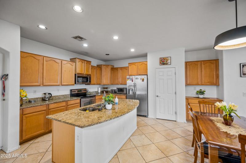 43579 W Sansom Dr-13