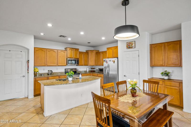 43579 W Sansom Dr-16