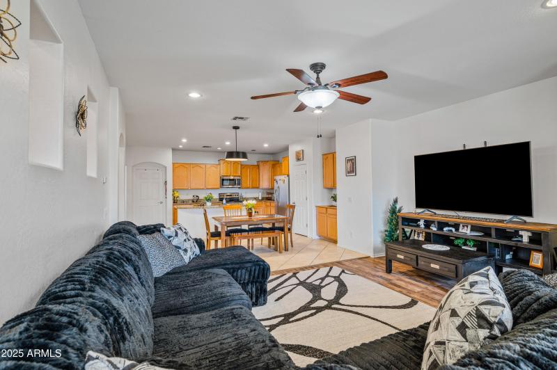 43579 W Sansom Dr-20