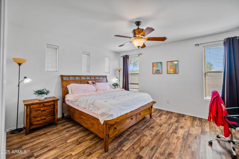 43579 W Sansom Dr-21