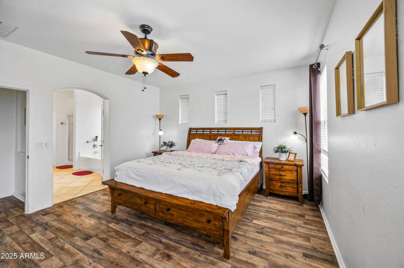 43579 W Sansom Dr-22