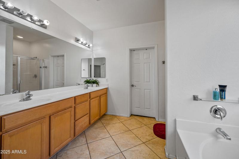 43579 W Sansom Dr-23