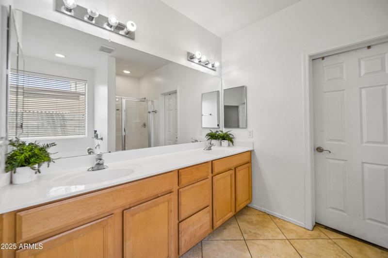 43579 W Sansom Dr-24