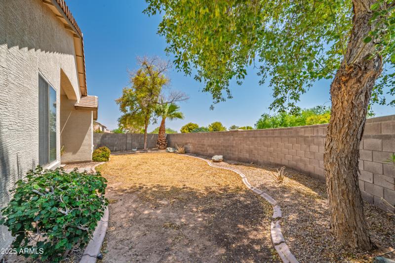 43579 W Sansom Dr-38