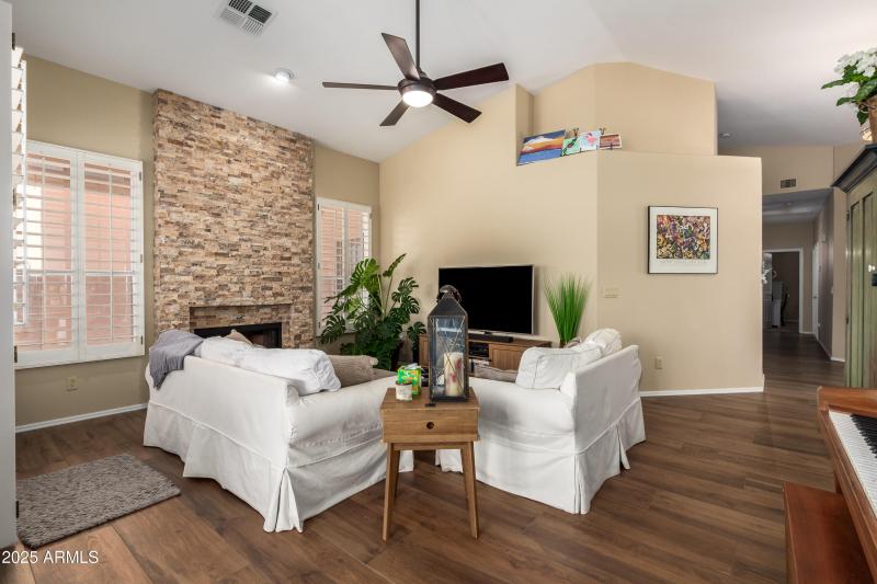 6884b5_12 - Raftriver