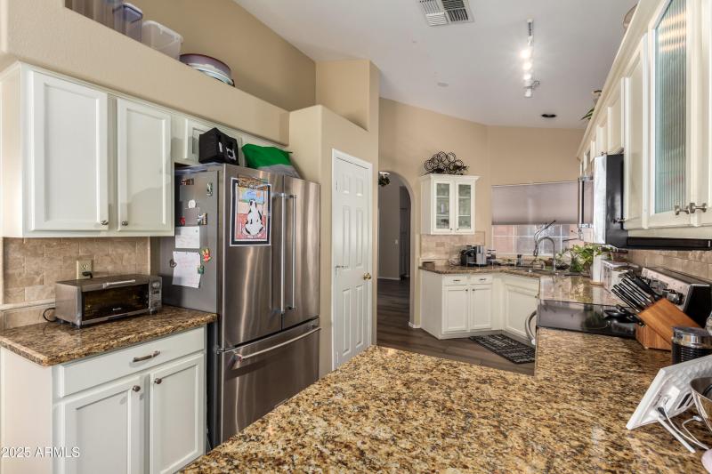 6884b5_16 - Raftriver