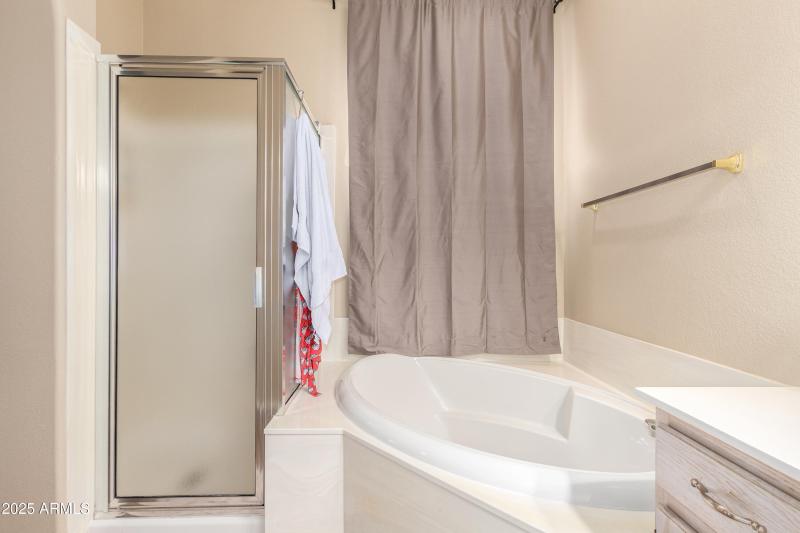 6884b5_22 - Raftriver