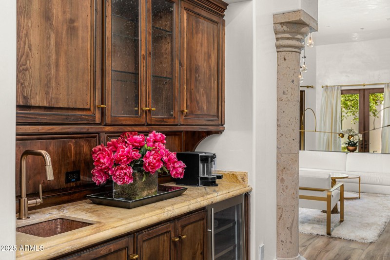 36primary bedroom breakfast bar