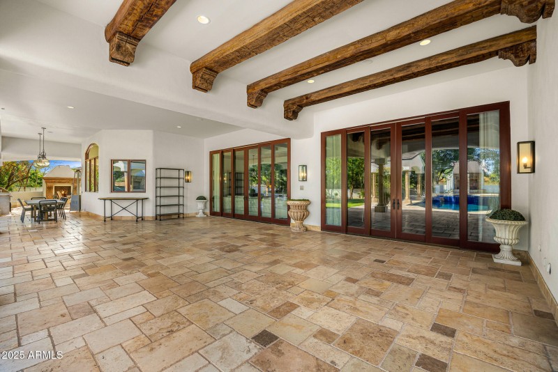 61oversized outdoor lounge